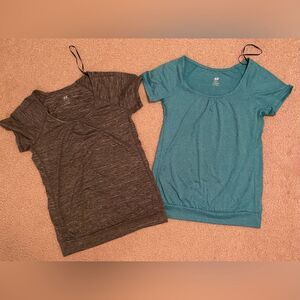 2 H&M sports T-shirt size XS